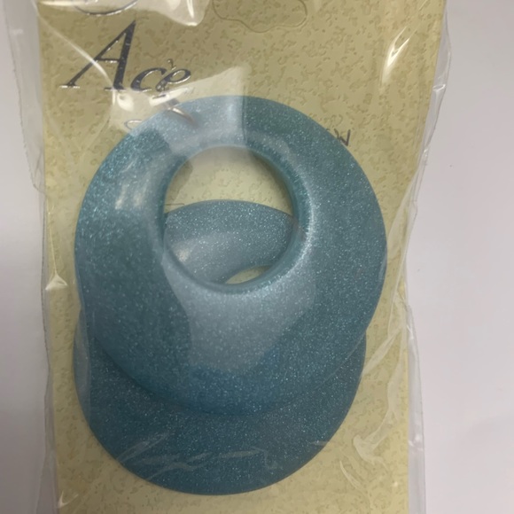 Earring - Picture 3 of 5